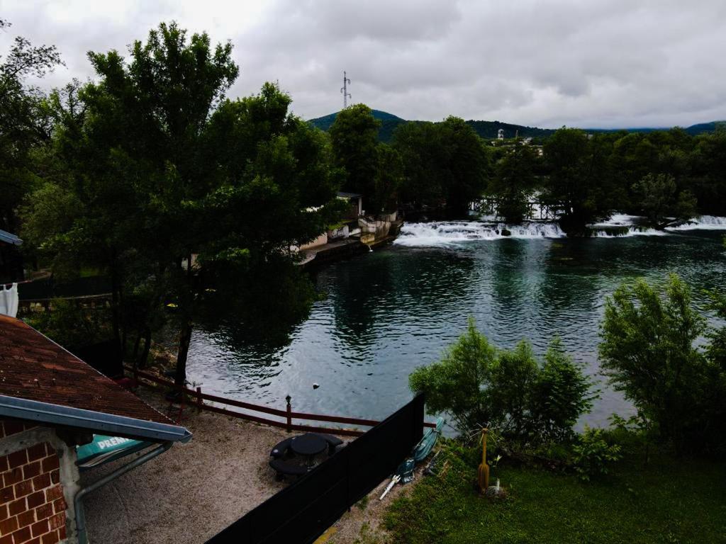 Holiday Home Waterfall View Bihać Buitenkant foto